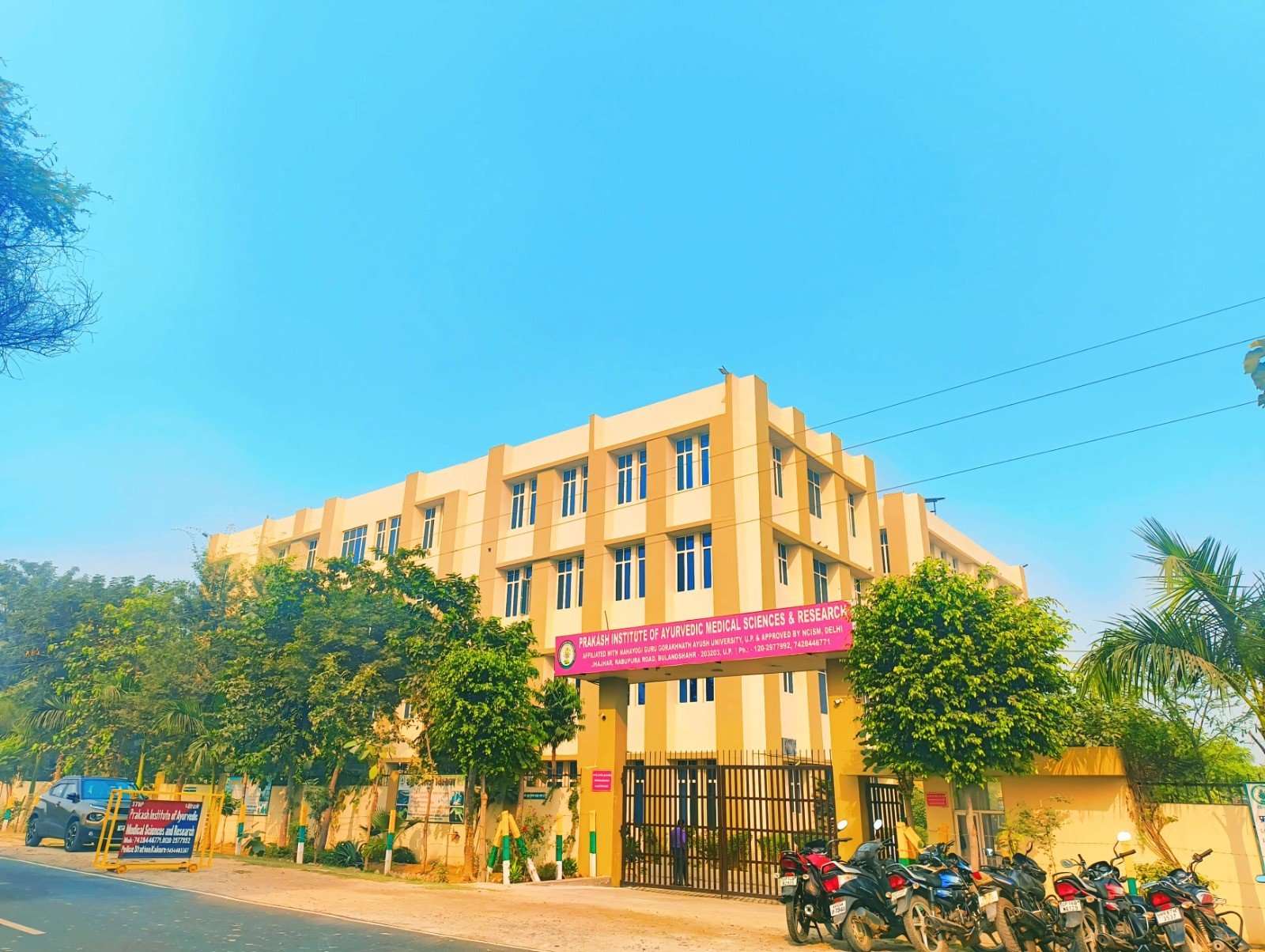 Reliable Power for Healthcare – 30kW Hybrid Solar System Installation at Prakash Hospital, Jewar (U.P.)